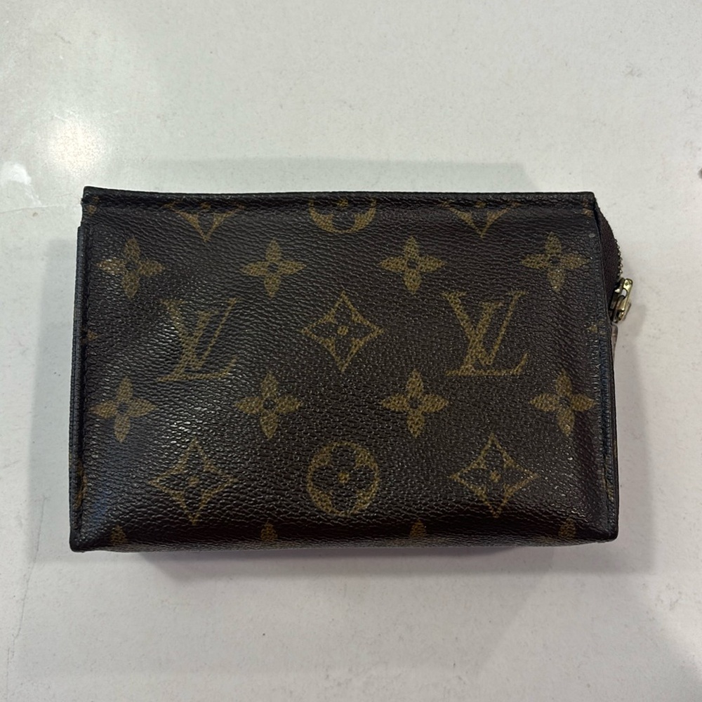 AUTHENTIC Louis Vuitton Monogram Toiletry Pouch